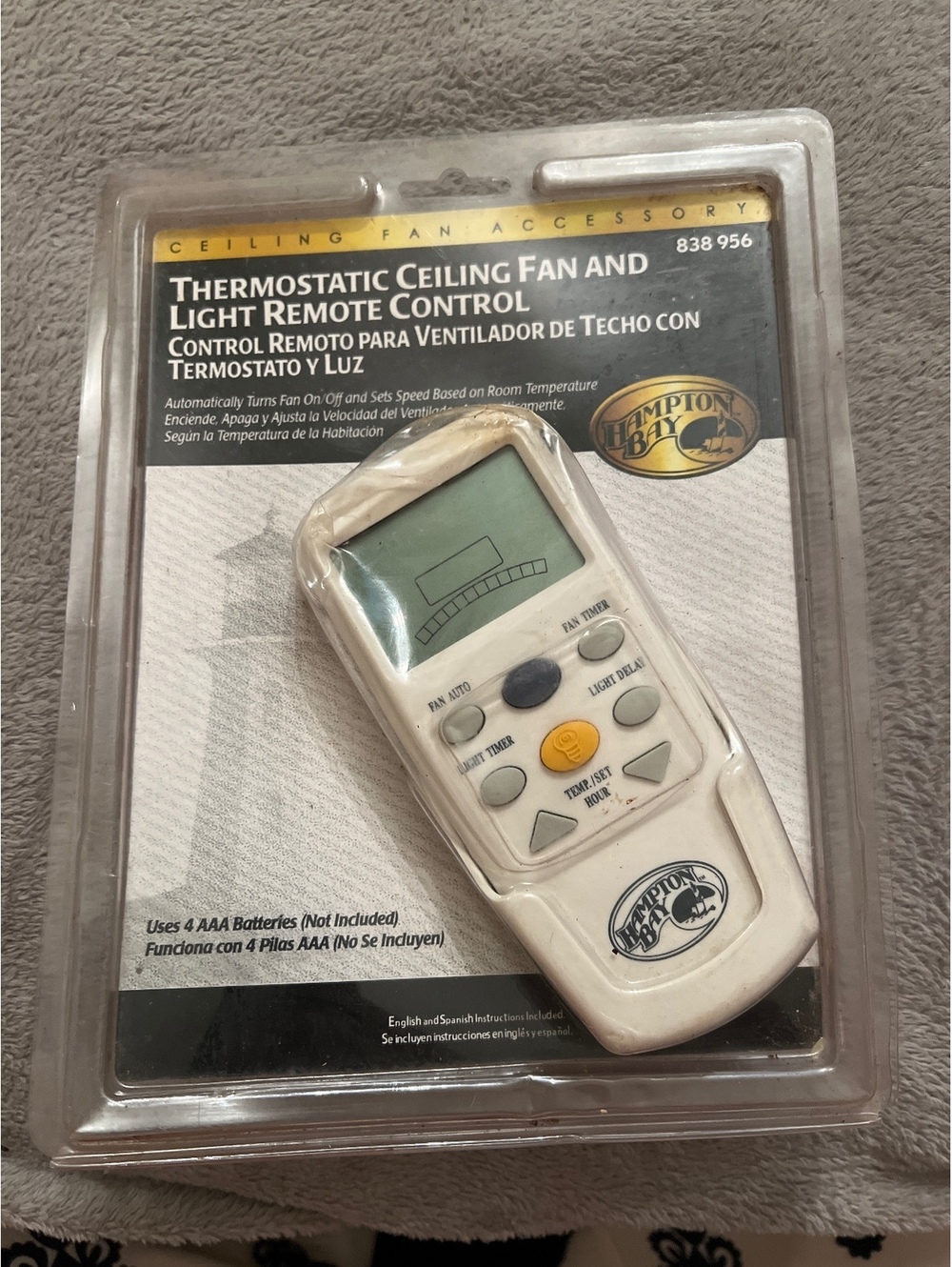 Hampton Bay Thermostatic Ceiling Fan and Light Remote Control 838 956